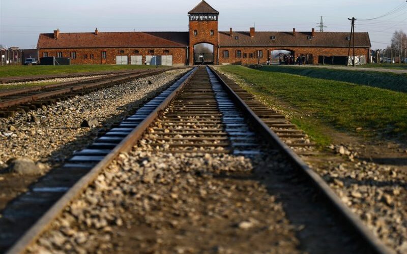 Kraków’dan Auschwitz’e Nasıl Gidilir? Otobüs, Tren ve Dönüş Planı