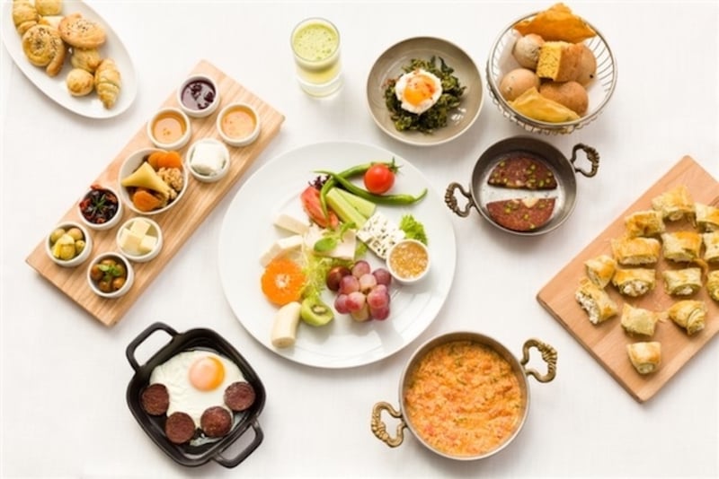 İstanbul'da Açık Büfe Kahvaltı Lacivert Restaurant Kahvaltı