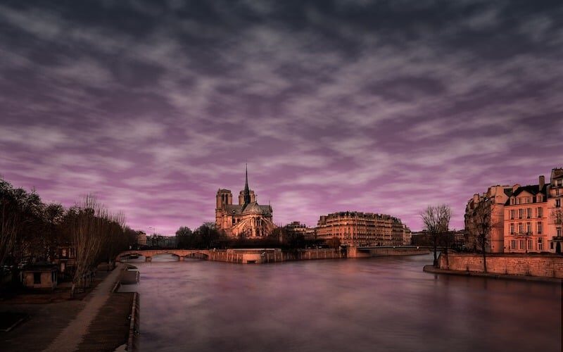 Notre Dame Yeniden İnşa Edilecek