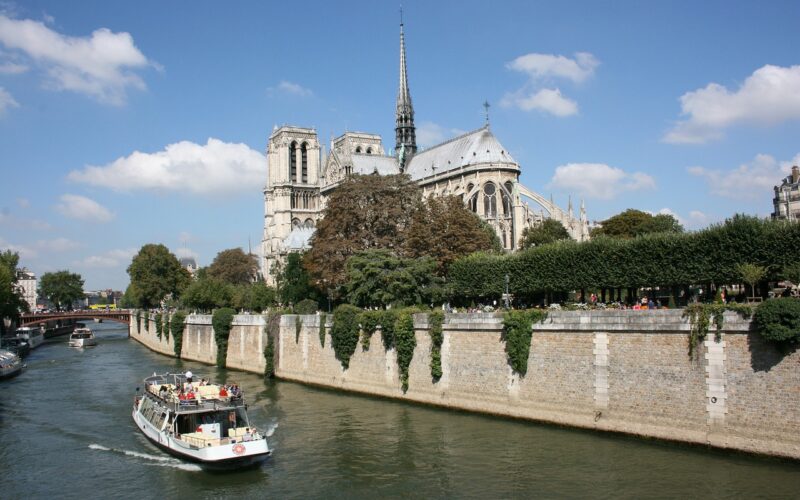 Paris’in Güzellikleri: Seine Nehri Rehberi