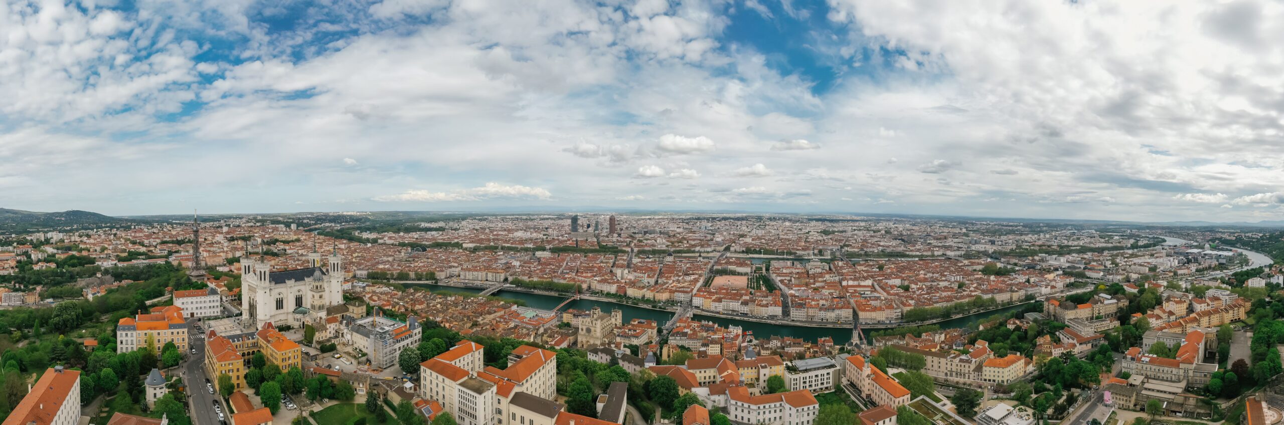 Lyon'un tarihi şehir merkezi ve Saône Nehri