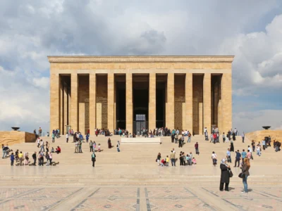 Anıtkabir’in Şeref Salonu ve önündeki merdivenler