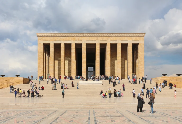 Anıtkabir’in Şeref Salonu ve önündeki merdivenler