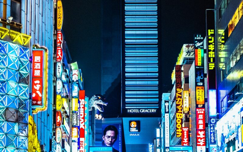 Japonya'da sonbahar renklerine bürünen ağaçlar