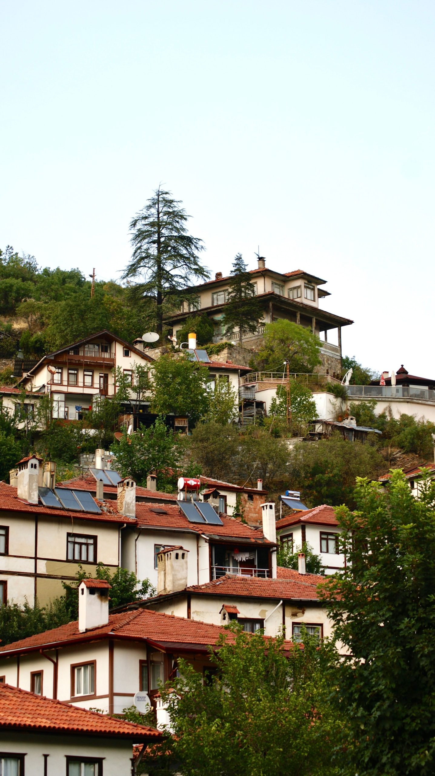 Safranbolu’da yamaç boyunca sıralanan geleneksel ahşap karkaslı evler