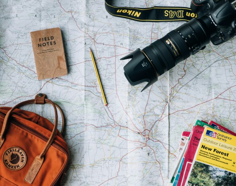 Dünya haritası ve seyahat hazırlıklarıyla tatil planlama